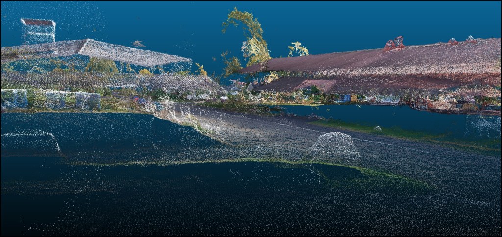 Mittausten tuloksena saadaan kohdealuetta kuvaava pistepilvi, korkeusmalli ja ortokuva eli karttakoordinaatistoon oikaistu ilmakuva. Kuvassa pistepilveä Rovaniemen Rantavitikalta.